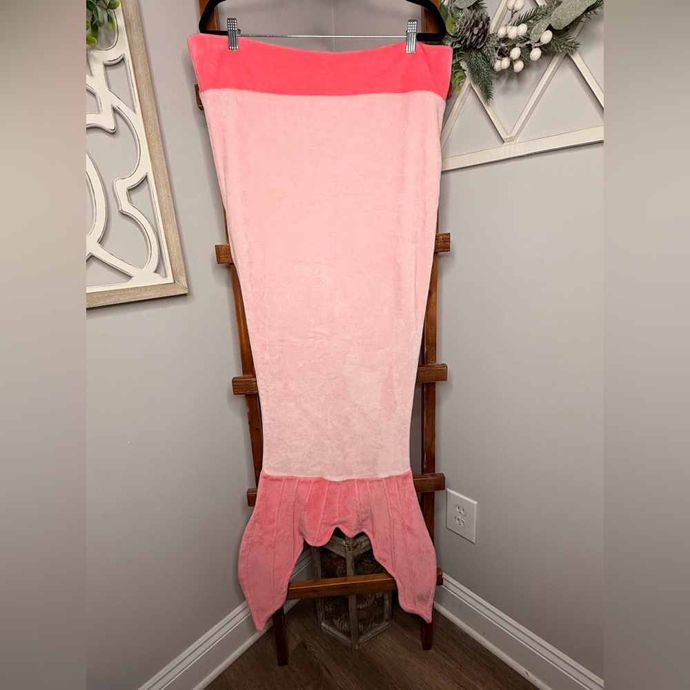 Pink Mermaid Tail Blanket for Kids - Picture 2 of 4